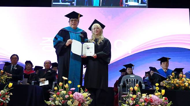 지난 2월 9일 장충체육관에서 정화예술대학교 2025학년도 전기 학위수여식이 진행되고 있다.