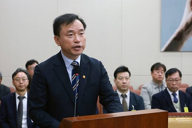 김종철 방송미디어통신위원장이 10일 서울 여의도 국회에서 열린 과학기술정보방송통신위원회 전체회의에서 인사말을 하고 있다. /뉴시스