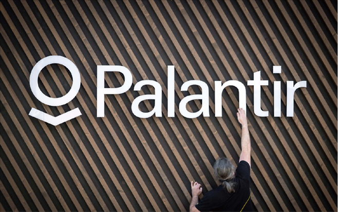 기업의 흩어진 데이터를 하나로 묶어 의사결정을 돕는 기업용 운영체제 ‘팔란티어(Palantir)’는 데이터가 방대하고 복잡해 의사결정에 병목이 생기는 대기업에 효과적이다. (EPA=연합뉴스)
