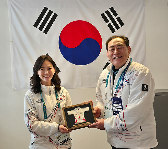 왼쪽부터 이수경 선수단장, 하형주 이사장. 사진=서울올림픽기념국민체육진흥공단