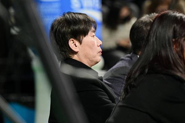 박수호 여자 농구 대표팀 감독이 WKBL 경기를 지켜보고 있다. 사진= WKBL 제공