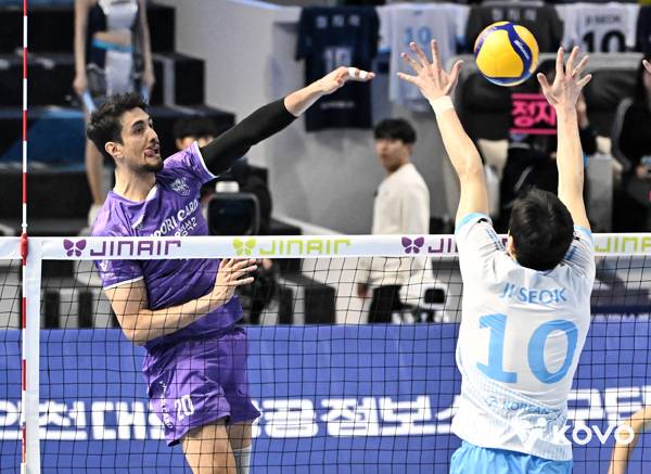 아라우조는 우리카드의 공격을 이끌었다. 사진 제공= KOVO