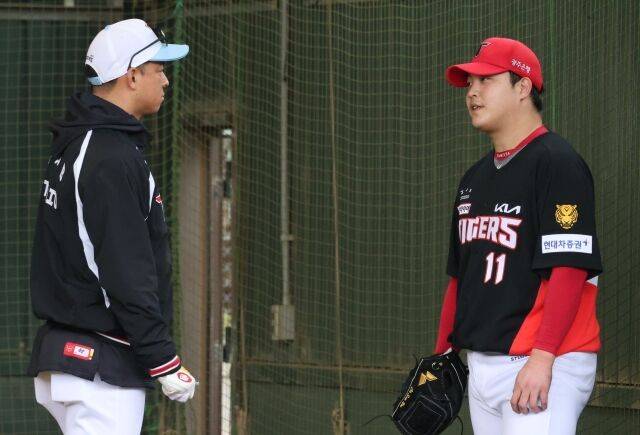 조상우와 이동걸 투수코치/KIA 타이거즈