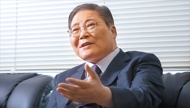 소강석 새에덴교회 담임목사가 5일 경기도 용인시 새에덴교회에서 헤럴드경제와 인터뷰를 하고 있다.  용인=임세준 기자