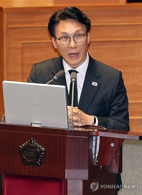 경제 분야 대정부질문 답변하는 김민석 총리 (서울=연합뉴스) 배재만 기자 = 김민석 국무총리가 10일 국회 본회의장에서 열린 경제 분야 대정부질문에서 여야 의원의 질문에 답하고 있다. 2026.2.10 scoop@yna.co.kr