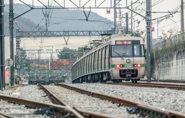 ▲ 대전도시철도 1호선 판암차량기지에서 열차가 출발하고 있다. ⓒ대전교통공사