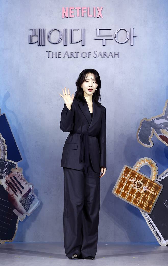 [서울=뉴시스] 김혜진 기자 = 배우 신혜선이 10일 오전 서울 중구 앰배서더 서울 풀만에서 열린 넷플릭스 시리즈 ‘레이디 두아’ 제작발표회에서 포즈를 취하고 있다. 2026.02.10. jini@newsis.com