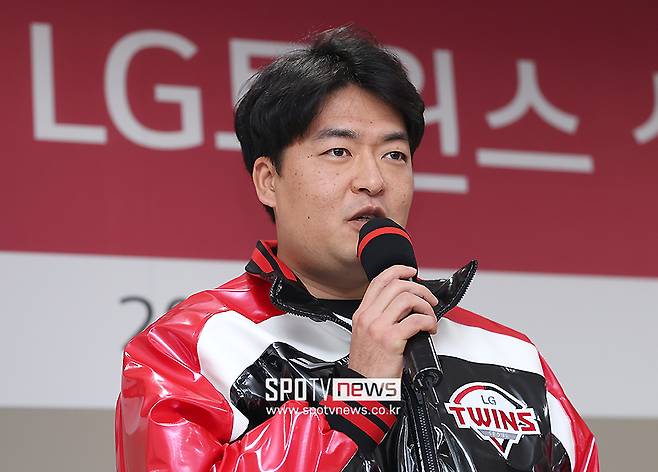 ▲&nbsp;심창민은 “야구선수 심창민으로서의 시간은 제 삶의 값진 경험으로 간직하고, 앞으로 어떤 자리에서 어떤 모습으로든 열심히 성실히 살아가겠습니다. 지금까지 보내주셨든 응원과 사랑에 감사드립니다”고 인사를 건넸다&nbsp;ⓒ곽혜미 기자