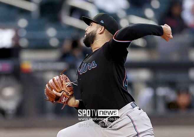 ▲ 타릭 스쿠발과의 만남을 고대하고 있는 엔마누엘 데 헤이수스