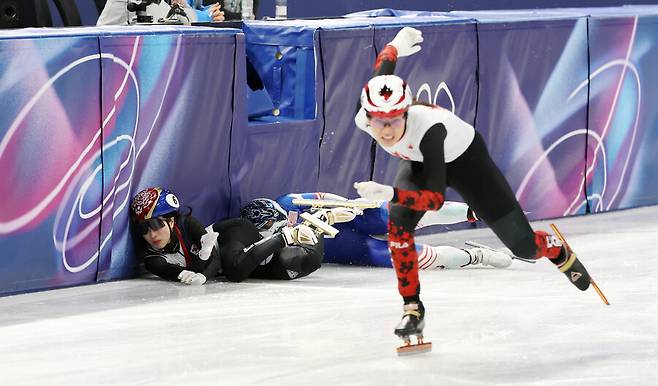 ▲ 미국 선수에 걸려 넘어진 김길리. ⓒ 연합뉴스