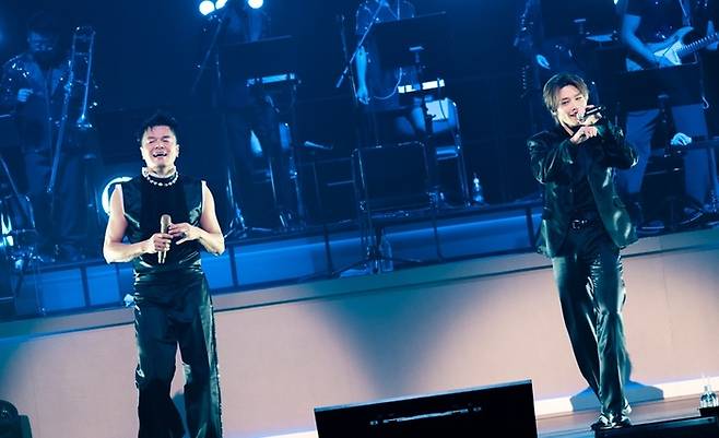 스트레이 키즈 아이엔과 박진영 프로듀서. 사진ㅣJYP엔터테인먼트