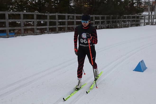 11일 강원도 평창군 알펜시아 크로스컨트리센터에서 열린 제53회 전국학생스키대회 크로스컨트리 여자 18세 이하부 클래식 5㎞에서 강하늘(평택여고)이 레이스를 펼치고 있다.