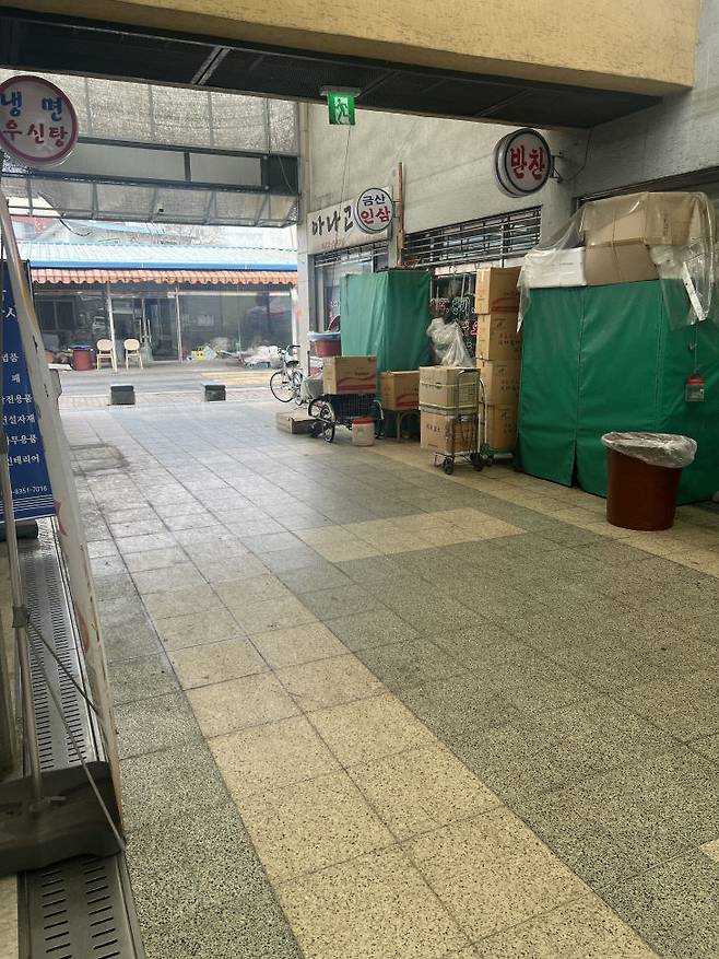 2026년 말까지 철거가 예정된 유성시장. 방원기 기자 bang@