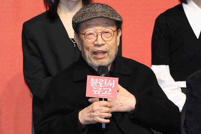 배우 신구가 10일 서울 종로구 NOL 서경스퀘어에서 열린 ‘불란서 금고’ 제작발표회에서 인사말을 하고 있다. (사진=연합뉴스)