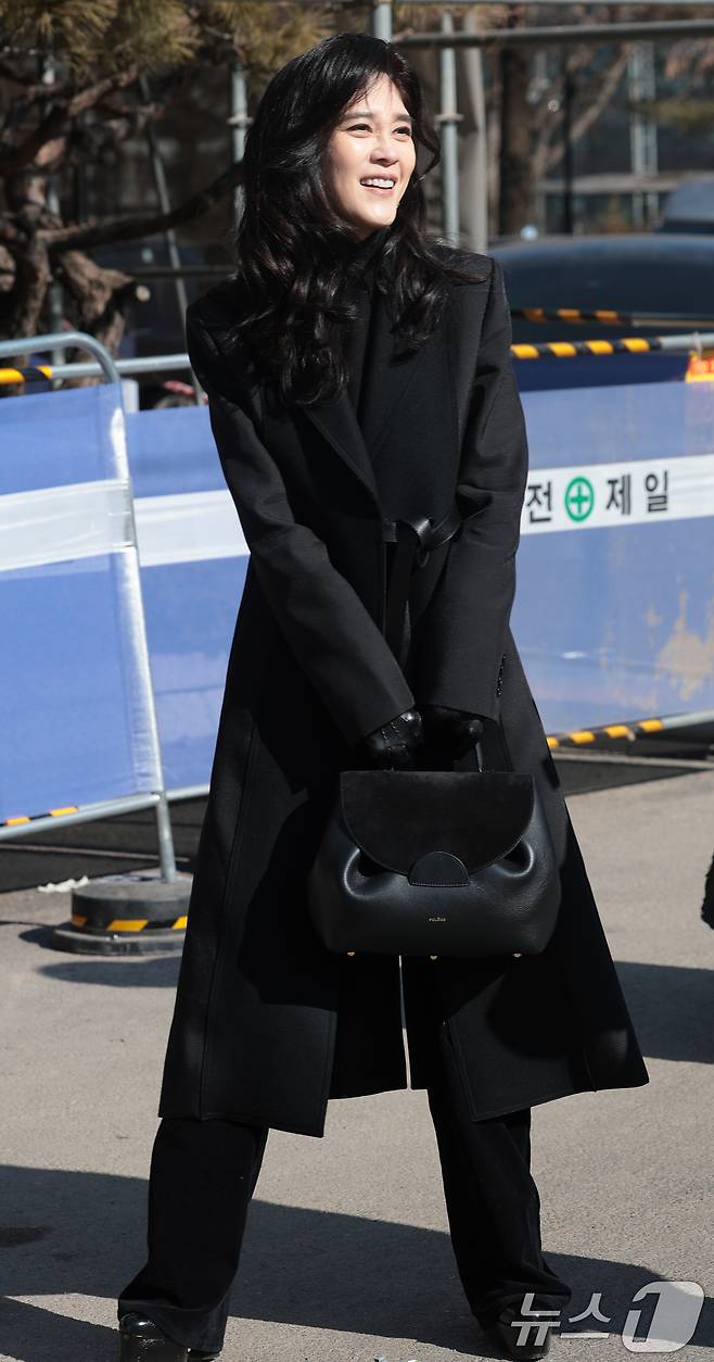 이부진 호텔신라 사장이 9일 서울 강남구 휘문고등학교에서 열린 아들 임동현군의 졸업식에 참석해 이동하고 있다. 2026.2.9 ⓒ 뉴스1 권현진 기자