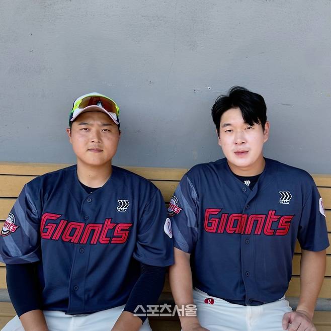 롯데 한동희와 나승엽이 인터뷰에 임하고 있다. 타이난 | 박연준 기자 duswns0628@sportsseoul.com