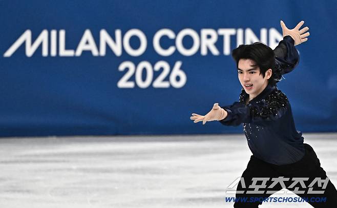10일 이탈리아 밀라노 아이스스케이팅 아레나에서 피겨스케이팅 남자 싱글 쇼트프로그램 경기가 열렸다. 연기를 펼치고 있는 차준환. 밀라노(이탈리아)=송정헌 기자songs@sportschosun.com/2026.02.10/