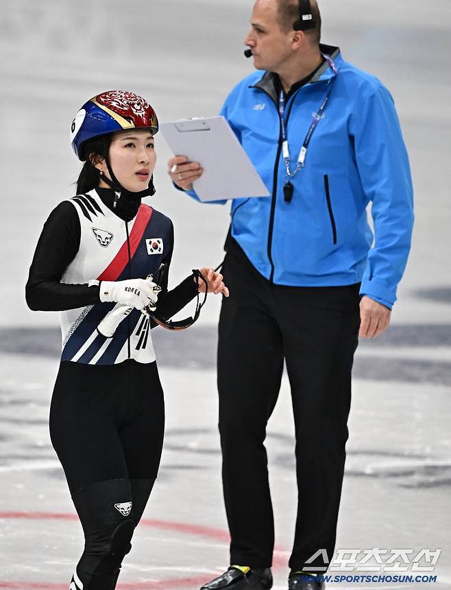 10일 이탈리아 밀라노 아이스스케이팅 아레나에서 쇼트트랙 혼성 계주 경기가 열렸다. 결승 진출 실패한 대표팀 김길리. 밀라노(이탈리아)=송정헌 기자songs@sportschosun.com/2026.02.10/