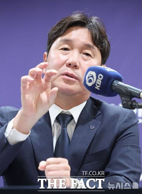 류지현 WBC 대표팀 감독이 일본전과 대만전을 맞아 어떤 묘수를 찾아내 8강에 오를 지 관심이 모아진다. /뉴시스