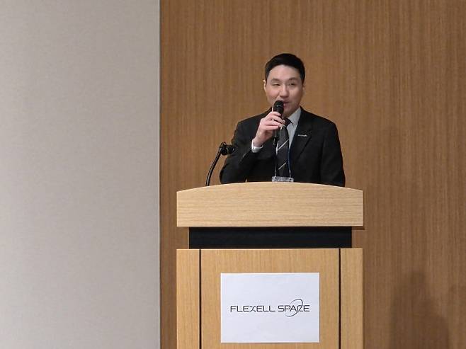 11일 경기 의왕시에서 열린 '플렉셀스페이스 시범제조시설 준공식'에서 안태훈 플렉셀스페이스 대표가 발표하고 있다. 이병구 기자 2bottle9@donga.com