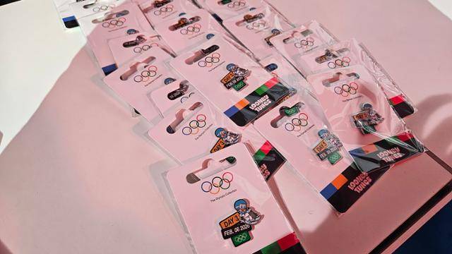 8일 이탈리아 밀라노 '핀 트레이드 센터'에 '데이 핀(DAY PIN)'이 판매되고 있다. 이날은 개회 후 사흘째라 'DAY 3'핀이 판매되고 있었다. 밀라노=김진주 기자