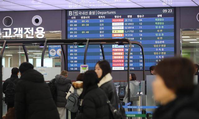 9일 제주국제공항 3층 출발장이 제주를 떠나려는 이용객으로 붐비고 있다. 제주=뉴시스