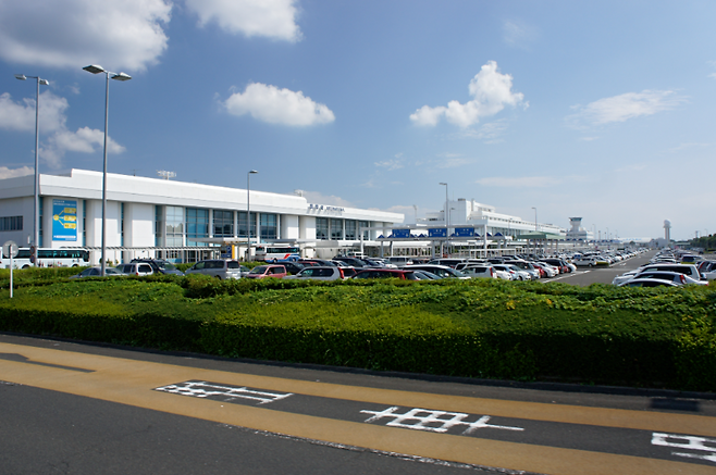 구마모토공항 전경. 규슈 노선 운항 유지가 일본 골프 수요 회복 흐름을 보여주고 있다. (쇼골프 제공)