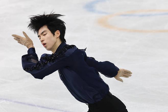 10일(현지시간) 이탈리아 밀라노 아이스스케이팅 아레나에서 열린 2026 밀라노·코르티나담페초 동계올림픽 남자 싱글 쇼트 프로그램에 출전한 차준환이 연기를 펼치고 있다. 2026.2.11 dwise@yna.co.kr 연합뉴스