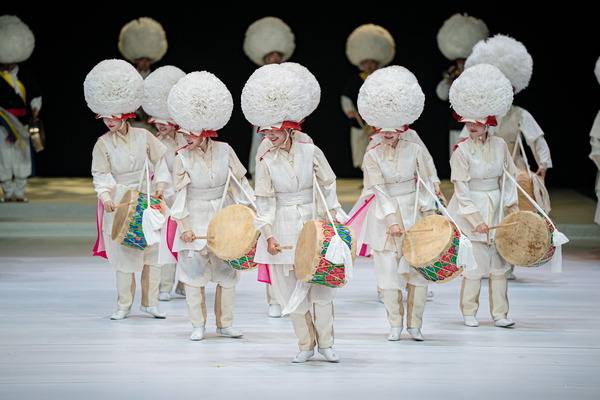 국립부산국악원이 설날맞이 공연으로 선보일 금회북춤.  부산국악원 제공