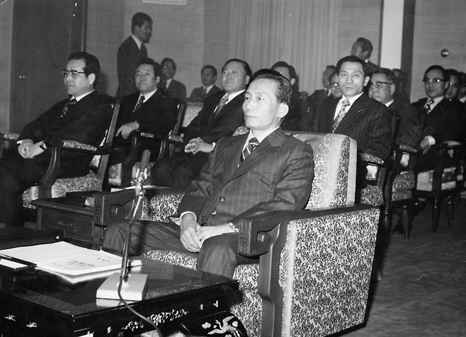 Late President Park Chung Hee attends a Foreign Ministry's annual briefing on Jan. 31, 1974. [JOONGANG ILBO]