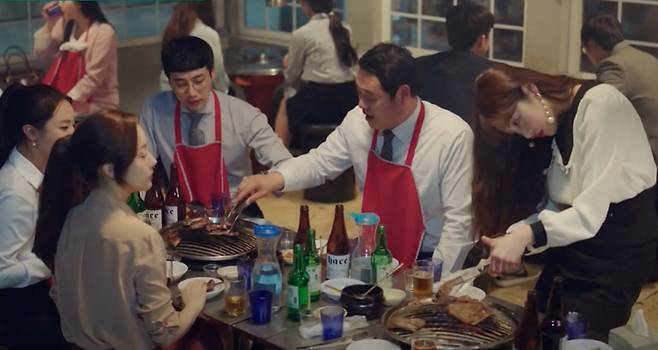 Hoesik scene depicted in a TV drama series titled “What’s Wrong with Secretary Kim” (2018) [SCREEN CAPTURE]