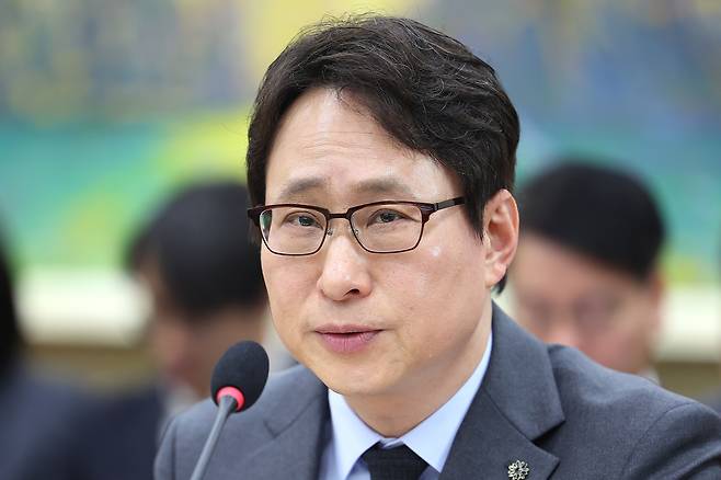 Bithumb CEO Lee Jae-won answers questions from lawmakers during a parliamentary hearing held at the National Assembly in western Seoul on Feb. 11, 2026. [NEWS1]
