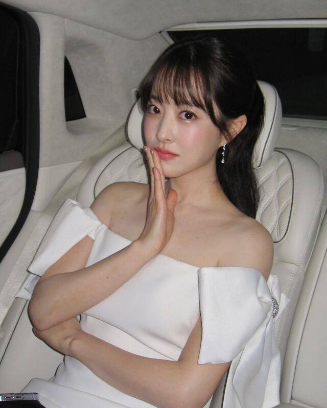 박보영이 순백의 드레스로 독보적인 존재감을 드러냈다. / 박보영 SNS