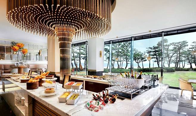 해운대해수욕장 한복판에 있는 파라다이스호텔 부산