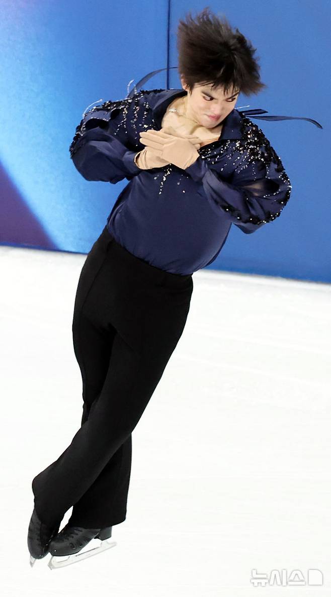 [밀라노=뉴시스] 박주성 기자 = 10일 (현지 시간) 이탈리아 밀라노 아이스 스케이팅 아레나 경기장에서 열린 2026 밀라노·코르티나담페초 동계올림픽 피겨스케이팅 남자 싱글 쇼트프로그램에서 차준환 선수가 경기를 마친 후 인사를 하고 있다. 2026.02.10. park7691@newsis.com