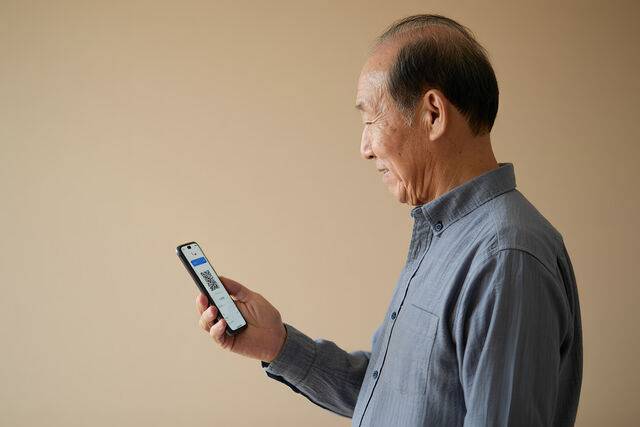 설날을 앞두고 스미싱 문자가 기승을 부리면서, 방송통신위원회는 출처 불분명한 URL 클릭에 각별한 주의를 요구했다. 게티이미지