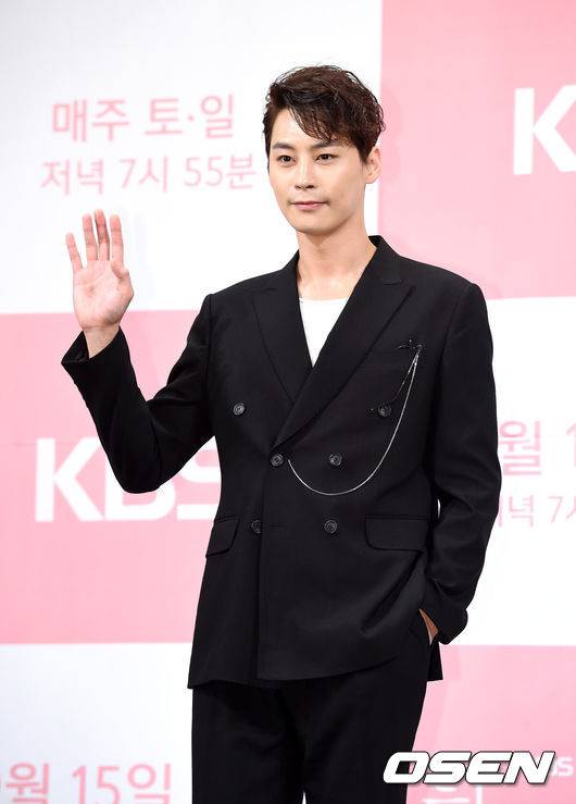 [OSEN=지형준 기자] KBS 주말드라마 '하나뿐인 내 편' 제작발표회가 12일 오후 서울 논현동 임피리얼팰리스 호텔에서 열렸다. 배우 정은우가 포토타임을 하고 있다. /jpnews@osen.co.kr