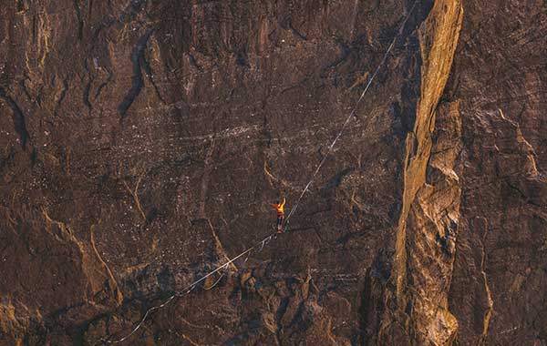 협곡 등 높은 곳에서의 슬랙라인은 '하이라인'이라고 한다. 사진 제이슨 스패퍼드.
