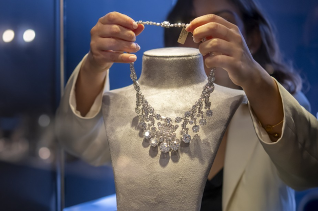 경매에 나온 다이아몬드 목걸이. EPA연합뉴스