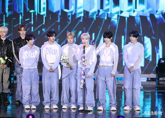 수상 소감을 밝히는 NCT 위시. 대한민국 1등 스포츠신문 스포츠동아