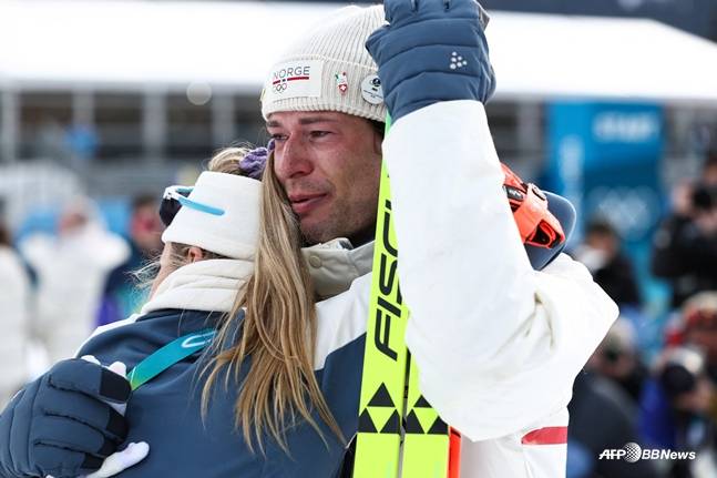 스투를라 홀름 레그레이드가 동메달을 따낸 직후 눈물을 흘리고 있다. /AFPBBNews=뉴스1