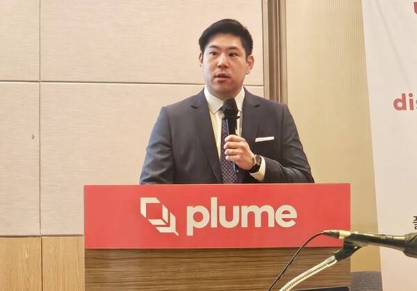 크리스 인(Chris Yin) 플룸 공동창업자 겸 대표가 12일 서울 여의도 한국경제인협회(FKI타워)에서 열린 기자간담회에서 플룸의 역할에 대해 설명하고 있다. [출처=이해선 기자]