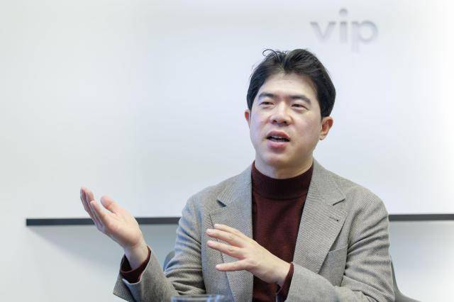 김민국 VIP자산운용 대표이사가 지난 9일 서울 서초구 VIP자산운용 사옥에서 아주경제와 인터뷰를 하고 있다. [사진=유대길 기자]