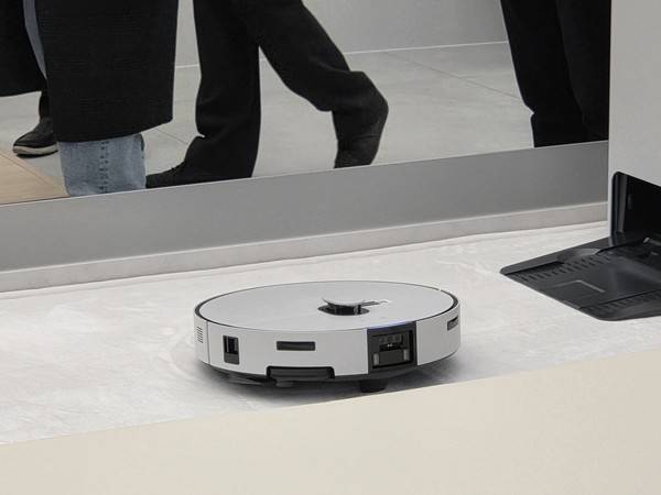 2026년형 비스포크 AI 스팀 로봇청소기. 사진=신혜영 이코노믹리뷰 기자