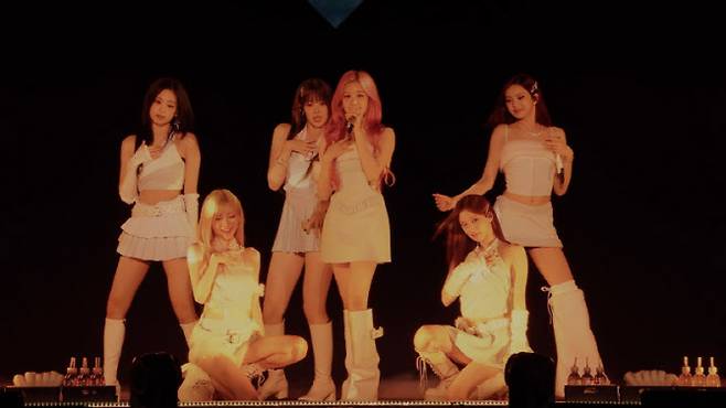 역주행 인기의 출발점이 된 일본 팬 콘서트 무대(사진=YG엔터테인먼트)