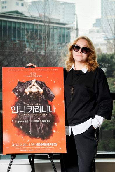 뮤지컬 '안나 카레니나'의 알리나 체비크 연출. (사진=마스트인터내셔널)