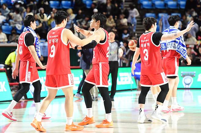서울 SK 선수단. 사진 | KBL