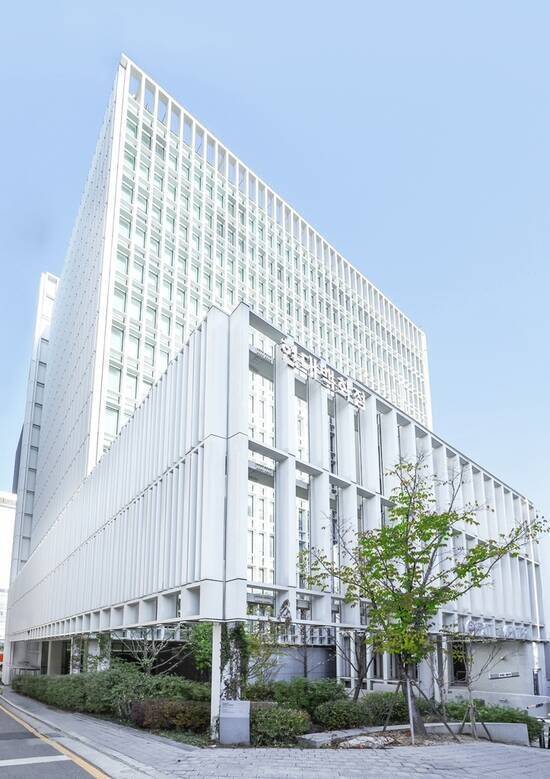 현대백화점그룹은 그룹 내 13개 상장사가 보유한 총 3500억원 규모의 자사주를 전량 소각하며 주주환원 정책을 강화하기로 결정했다. /현대백화점그룹