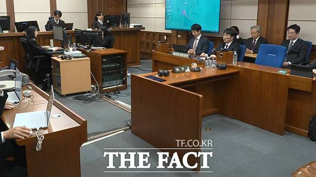 내란 중요임무 종사 등 혐의를 받는 이상민 전 행정안전부 장관의 1심 선고공판이 12일 오후 서울 서초구 서울중앙지방법원에서 예정된 가운데 이 전 장관의 자리가 비어있다. /서울중앙지방법원