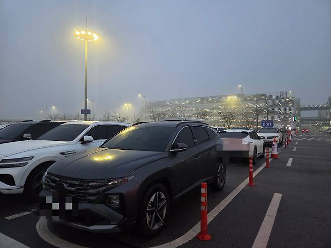 11일 오전 7시 인천공항 2터미널 장기주차장. /한예나 기자